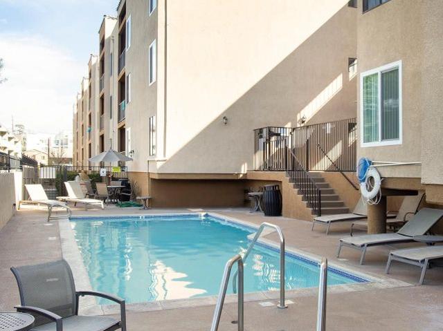 2 BR, 2 BA Apartment 4335 Vineland Avenue Unit 301, North Hollywood, CA 91602