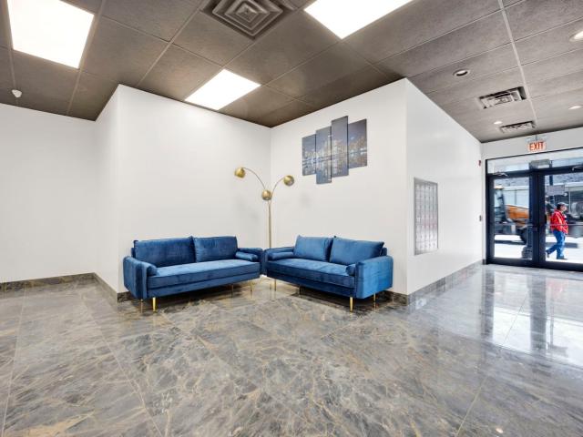2 BR, 2 BA Apartment 4350 West Lawrence Avenue, Chicago, IL 60630