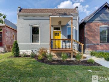 2 BR, 2 BA Apartment 4355 Hunt Ave, St. Louis, MO 63110