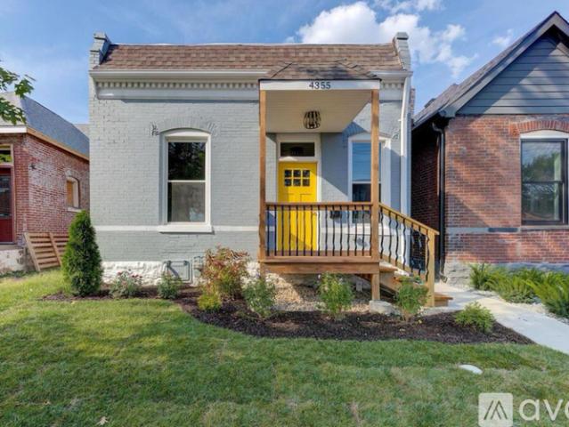 2 BR, 2 BA Apartment 4355 Hunt Ave, St. Louis, MO 63110