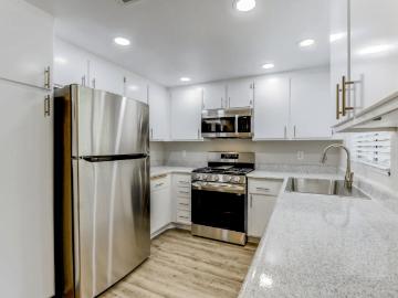 2 BR, 2 BA Apartment 435 West Gladstone Street Unit 451D, Glendora, CA 91740