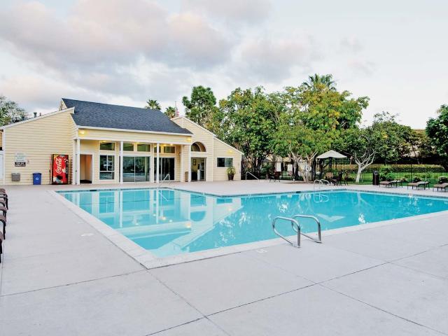 2 BR, 2 BA Apartment 4392 West Point Loma Boulevard Unit 2 beds, 2 baths, $2716, San Diego, CA 92107