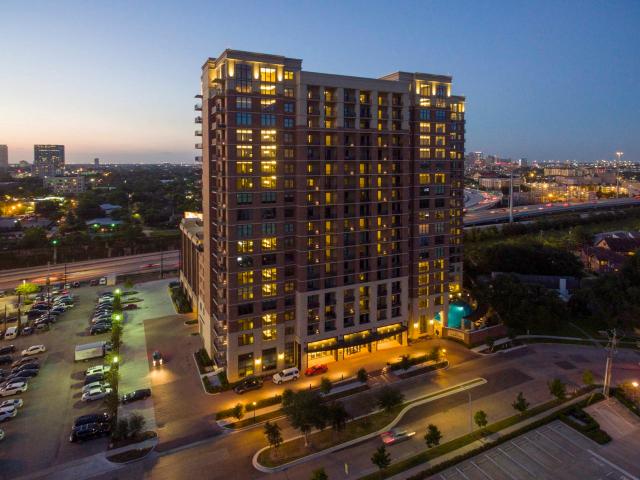 2 BR, 2 BA Apartment 4 Chelsea Boulevard Unit 0811, Houston, TX 77006