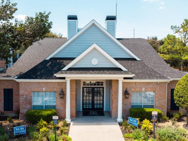 2 BR, 2 BA Apartment 5500 Sampson St Unit 1 8 8208, Houston, TX 77004