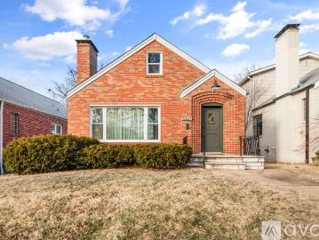 2 BR, 2 BA Apartment 5521 Mardel Ave, St. Louis, MO 63109