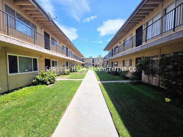 2 BR, 2 BA Apartment 5535 Ackerfield Ave, Long Beach, CA 90805