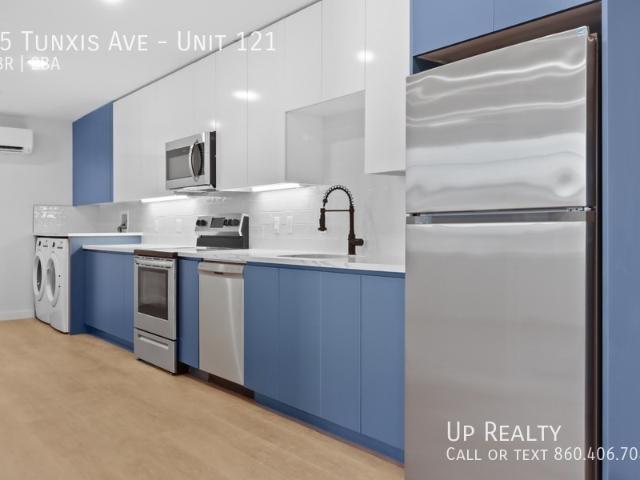 2 BR, 2 BA Apartment 55 Tunxis Ave, Bloomfield, CT 06002