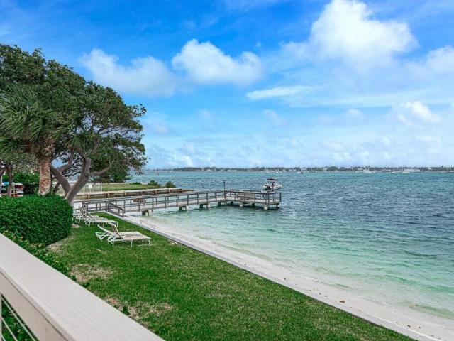 2 BR, 2 BA Apartment 5600 North Flagler Drive, West Palm Beach, FL 33407
