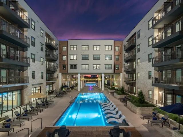 2 BR, 2 BA Apartment 5619 Belmont Ave, Dallas, TX 75206