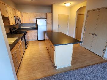 2 BR, 2 BA Apartment 5690 W 36th St, St Louis Park, MN 55416
