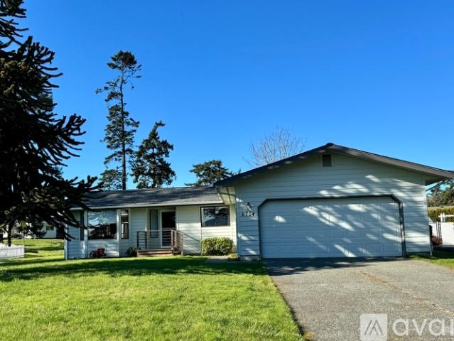 2 BR, 2 BA Apartment 5704 Kingsway, Anacortes, WA 98221