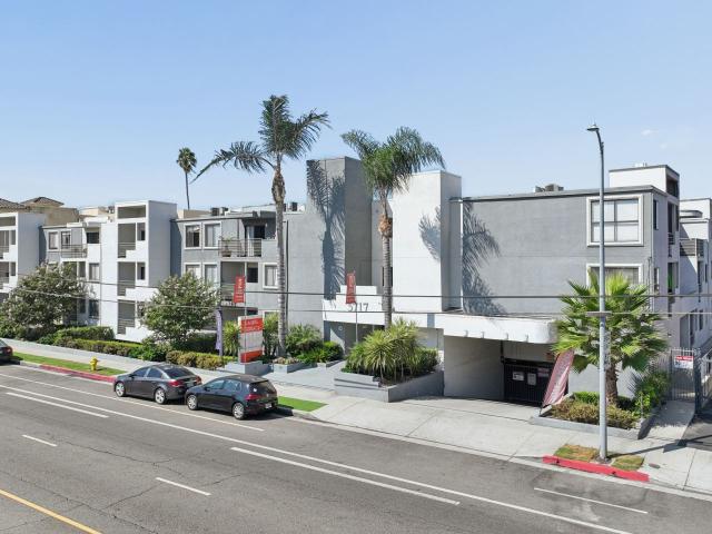 2 BR, 2 BA Apartment 5717 Laurel Canyon Boulevard Unit 304, Valley Village, CA 91607