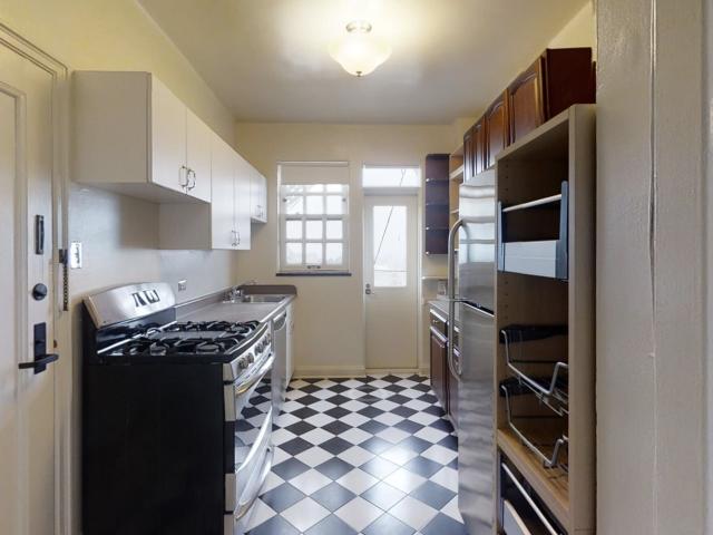 2 BR, 2 BA Apartment 5801 South Dorchester Avenue Unit D05, Chicago, IL 60637
