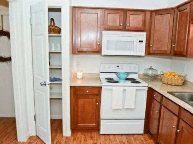 2 BR, 2 BA Apartment 5850 Laketon Dr Unit 5840F, Indianapolis, IN 46220