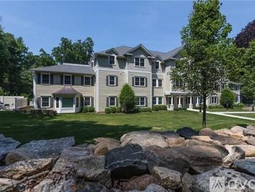 2 BR, 2 BA Apartment 593 Main St, Unit 201, Ridgefield, CT 06877