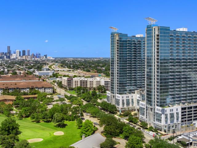 2 BR, 2 BA Apartment 5927 Almeda Road Unit 21214, Houston, TX 77004
