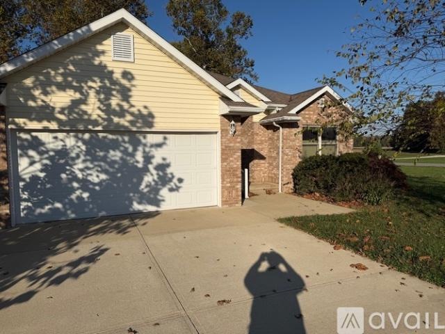 2 BR, 2 BA Apartment 5977 Private Road 113 West, Brazil, IN 47834