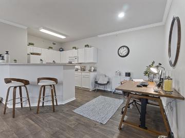 2 BR, 2 BA Apartment 500 S Interstate 35 E Unit 1033, Denton, TX 76205