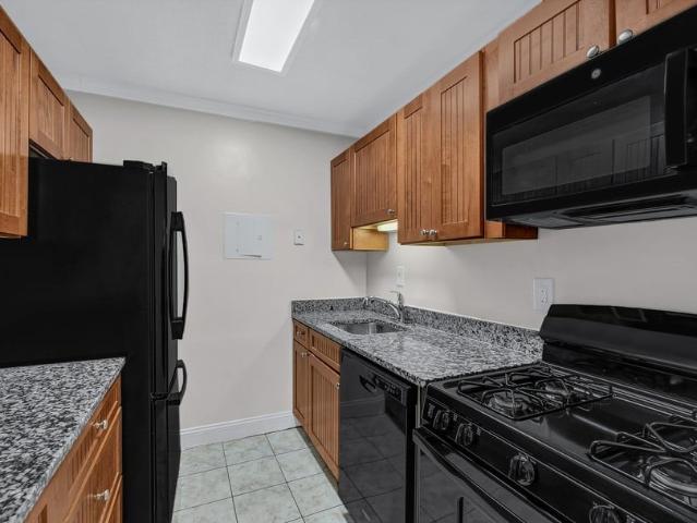 2 BR, 2 BA Apartment 5015 Battery Ln Unit 0405, Bethesda, MD 20814