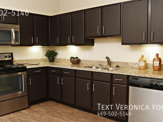 2 BR, 2 BA Apartment 501 E. Oltorf St, Austin, TX 78704