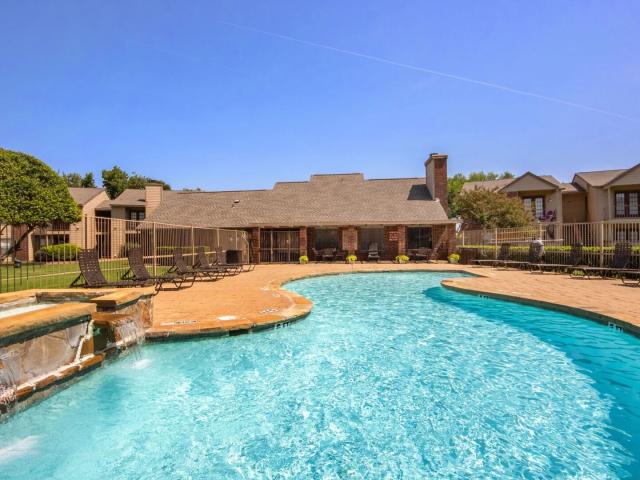 2 BR, 2 BA Apartment 501 E Pioneer Parkway Unit 6 611, Grand Prairie, TX 75051