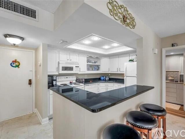 2 BR, 2 BA Apartment 5020 Brittany Dr S, Unit 507, St. Petersburg, FL 33715