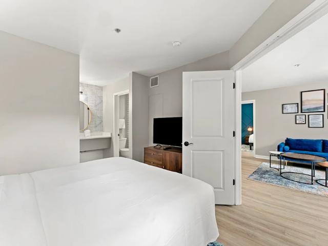 2 BR, 2 BA Apartment 505 505 Pharr Rd. Unit 126, Atlanta, GA 30305