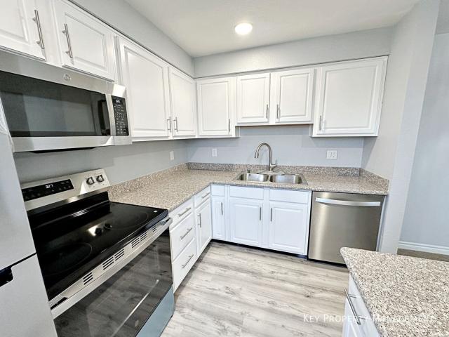 2 BR, 2 BA Apartment 5080 Indian River Dr, Las Vegas, NV 89103