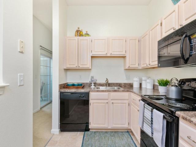 2 BR, 2 BA Apartment 50 Dogwood Dr Unit 204, West Warwick, RI 02893