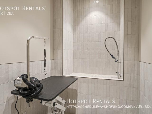 2 BR, 2 BA Apartment 513 S Damen Ave, Chicago, IL 60612