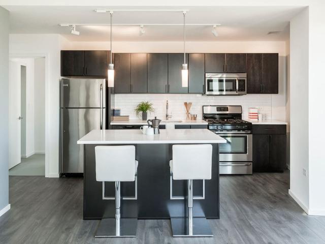 2 BR, 2 BA Apartment 5105 South Harper Avenue Unit 0406, Chicago, IL 60615