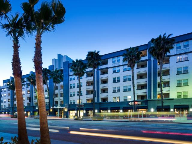 2 BR, 2 BA Apartment 5115 Wilshire Boulevard Unit 224, Los Angeles, CA 90036