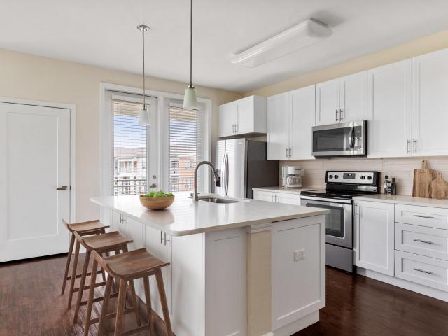 2 BR, 2 BA Apartment 5116 Gate Parkway North Unit 7110, Jacksonville, FL 32256