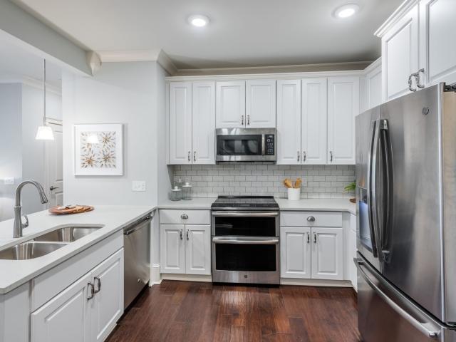 2 BR, 2 BA Apartment 511 Queens Road Unit 1 208, Charlotte, NC 28207