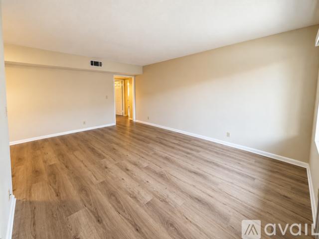 2 BR, 2 BA Apartment 515 E Elmwood Ave, Unit 206, Burbank, CA 91501