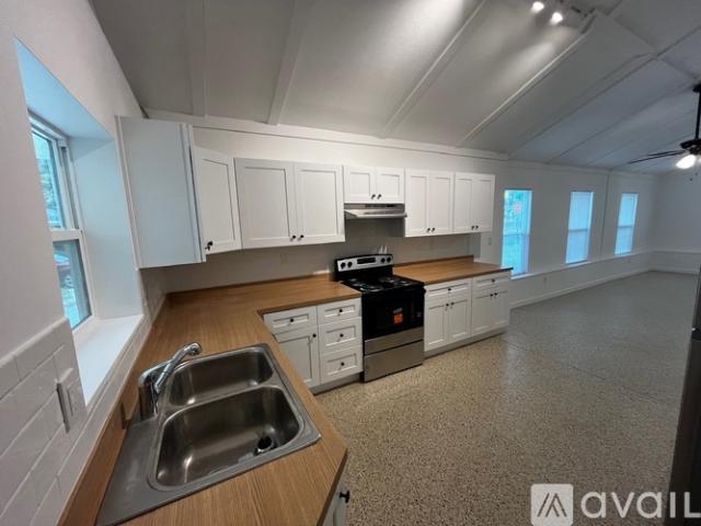 2 BR, 2 BA Apartment 520 5th Street Southeast, Winter Haven, FL 33880