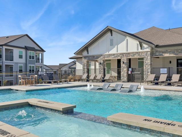 2 BR, 2 BA Apartment 5222 Shadydell Dr Unit 6112, Fort Worth, TX 76135