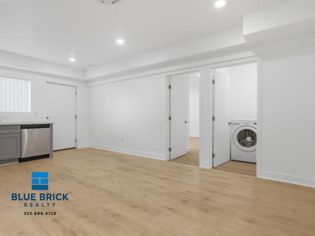 2 BR, 2 BA Apartment 5312 Corteen Pl, Valley Village, CA 91607
