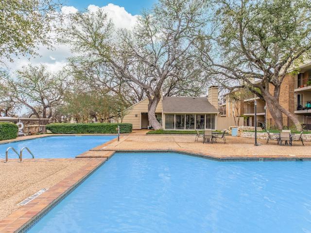 2 BR, 2 BA Apartment 5315 Fredericksburg Road Unit 0403, San Antonio, TX 78229
