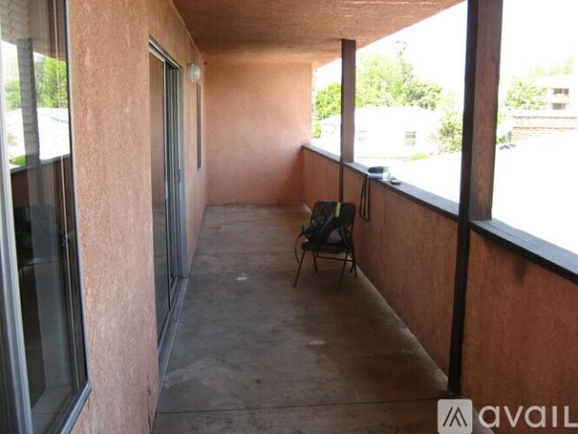 2 BR, 2 BA Apartment 5320 Whitsett Avenue, Unit 12, Los Angeles, CA 91607