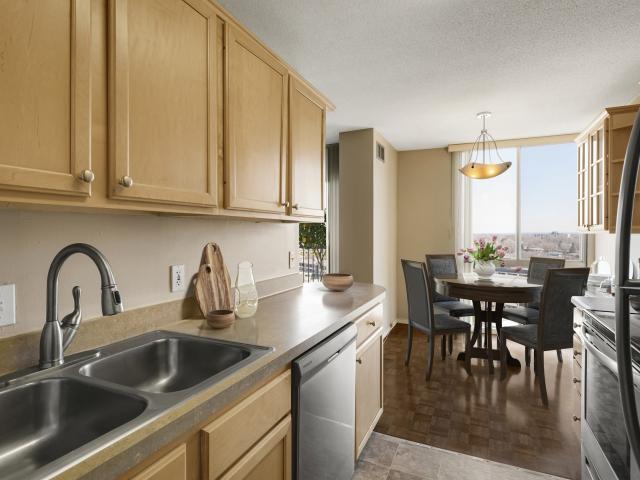 2 BR, 2 BA Apartment 6400 Barrie Road Unit 0910, Minneapolis, MN 55435