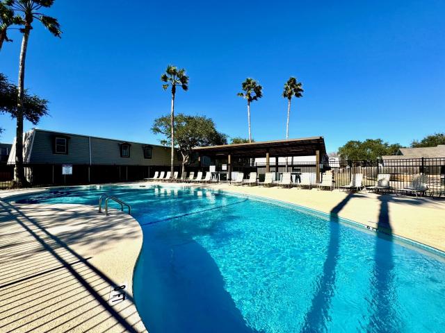 2 BR, 2 BA Apartment 6402 Weber Road Unit F F 07, Corpus Christi, TX 78413