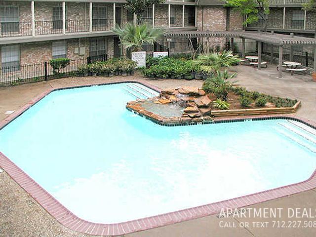 2 BR, 2 BA Apartment 6556 Hillcroft StÂ, Houston, TX 77081