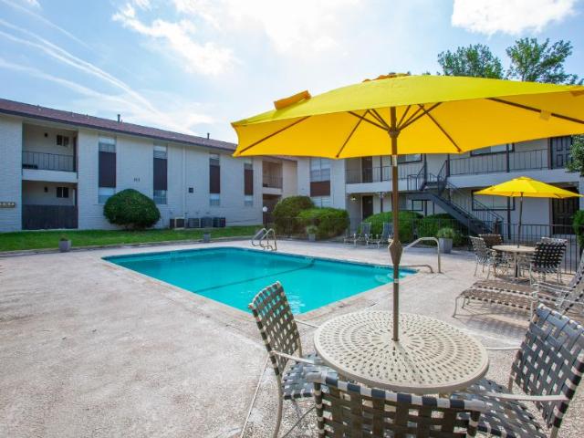 2 BR, 2 BA Apartment 6623 Callaghan Road Unit 1606, San Antonio, TX 78229