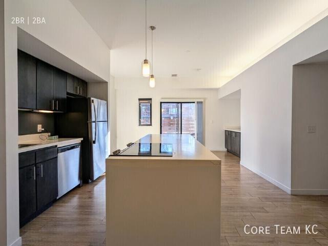2 BR, 2 BA Apartment 662 E. 63rd St Kansas City, MO 64110
