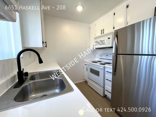 2 BR, 2 BA Apartment 6651 Haskell Ave, Van Nuys, CA 91406