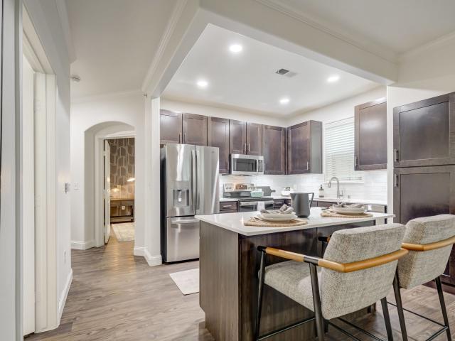 2 BR, 2 BA Apartment 6727 Deseo Unit 147A, Irving, TX 75039