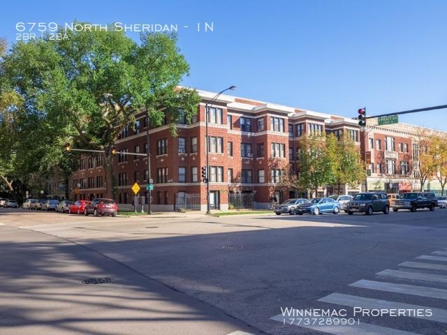 2 BR, 2 BA Apartment 6759 North Sheridan, Chicago, IL 60626
