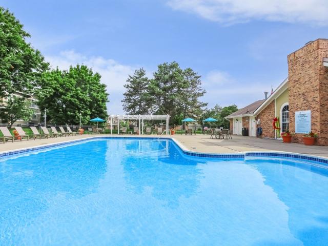 2 BR, 2 BA Apartment 6834 Chimney Hill Drive Unit 1106, West Bloomfield, MI 48322