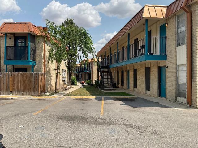 2 BR, 2 BA Apartment 6929 Timbercreek, San Antonio, TX 78227